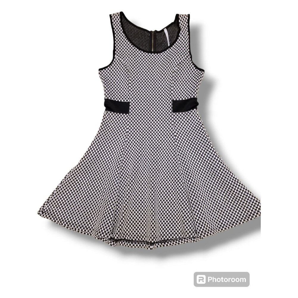 You Are Not Alone Black White Checkered Sleeveless A Line Skater Dress - L